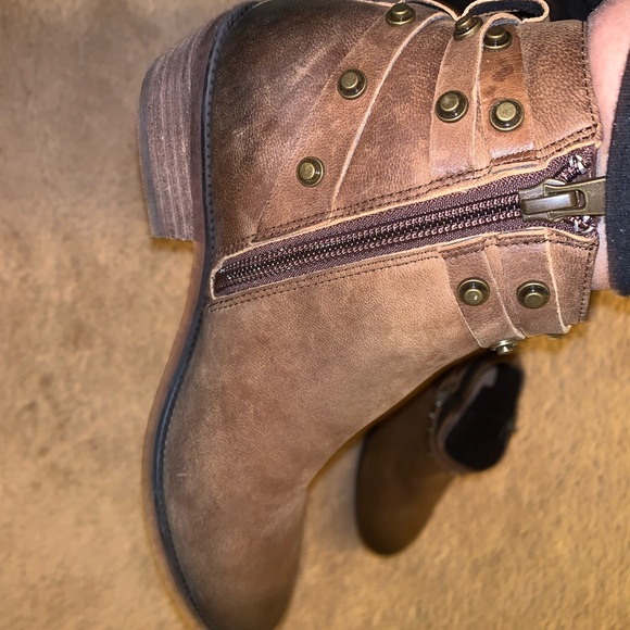 New Halogen Distressed Brown Booties - Picture 6 of 8
